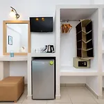 Stelios Place Apartahotel 4*