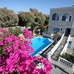 מלון דירות Stelios Place 4*