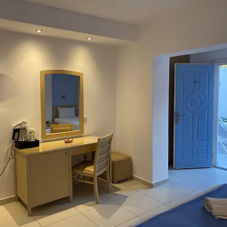 Stelios Place Perissa (Santorini)